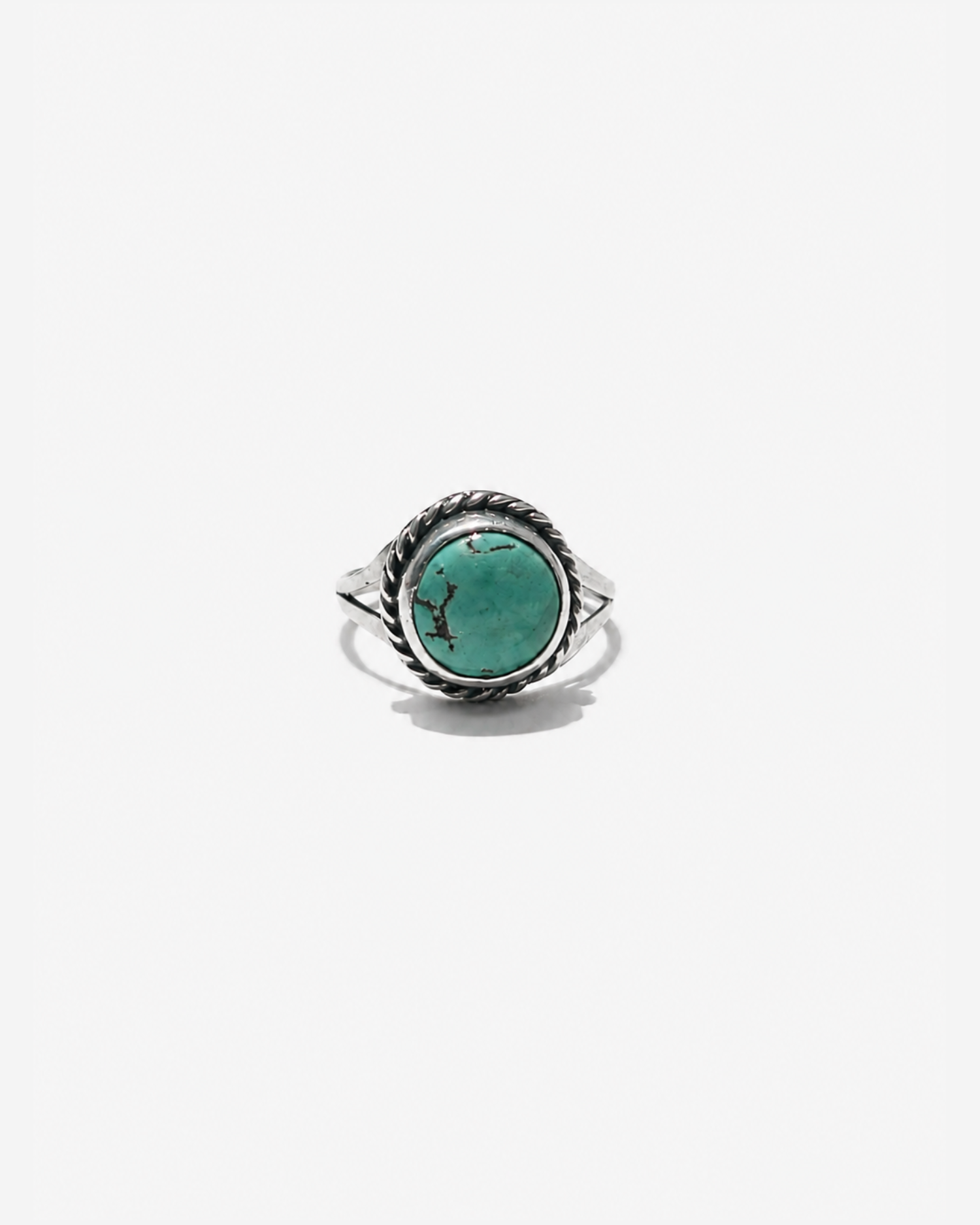 turquoise cabachon ring with rope design and sterling silver band